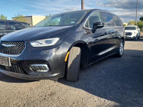 Certified 2024 Chrysler Pacifica Touring-L FWD image 1