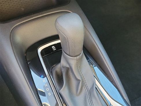 Used 2025 Toyota Corolla LE image 27