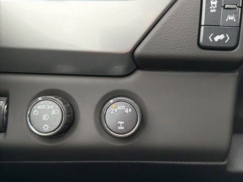 Used 2018 Chevrolet Suburban LT w/ Luxury Package image 25