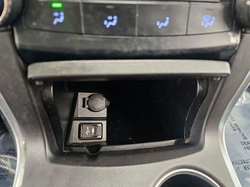 Used 2016 Toyota Camry SE w/ Moonroof Package FWD image 16