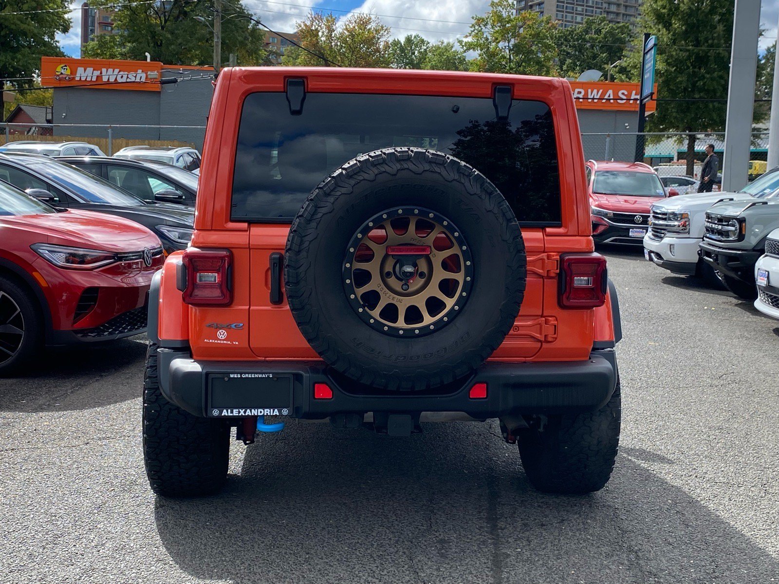 Used 2023 Jeep Wrangler Unlimited Rubicon 4xe w/ Steel Bumper Group AWD/4WD image 4