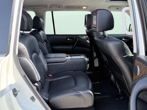 Used 2017 INFINITI QX80 4WD w/ Driver Assistance Package image 39
