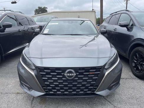 Used 2024 Nissan Altima 2.5 SR w/ SR Premium Package FWD image 2