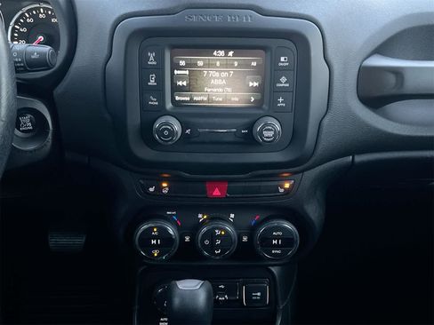 Used 2017 Jeep Renegade Altitude image 27