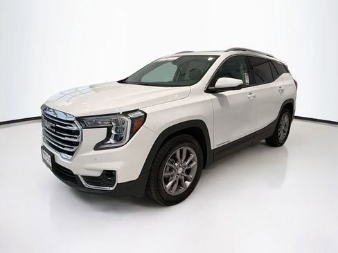Certified 2022 GMC Terrain SLT w/ Infotainment Package II image 3
