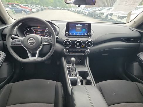 Used 2025 Nissan Sentra SV FWD image 10