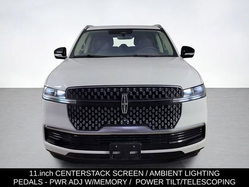 Used 2025 Lincoln Navigator Reserve image 8