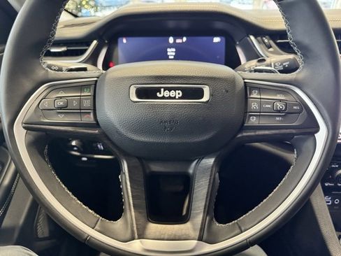 Used 2023 Jeep Grand Cherokee Limited image 12