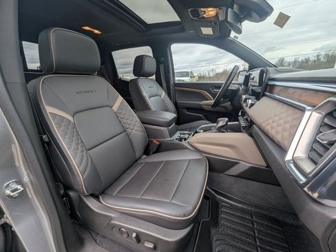 Used 2023 GMC Canyon Denali image 21