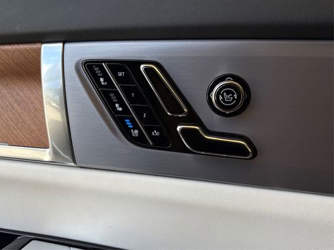 Certified 2026 Cadillac Vistiq Luxury image 32