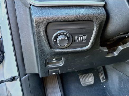 Used 2023 Jeep Grand Cherokee L Laredo AWD/4WD image 14