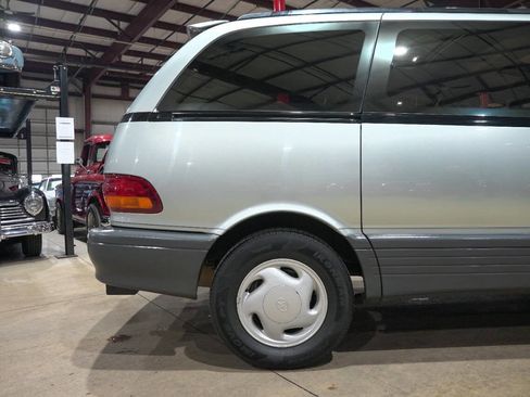 Used 1992 Toyota Previa LE image 9