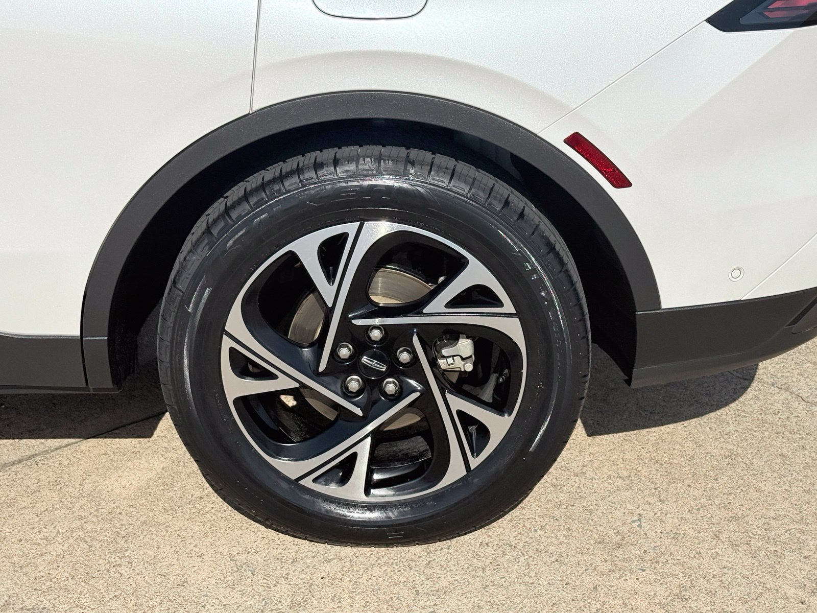 Used 2024 Lincoln Nautilus Premier w/ Jet Appearance Package AWD/4WD image 9
