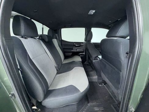 Used 2022 Toyota Tacoma TRD Sport w/ Technology Package image 19