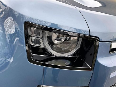 Used 2024 Land Rover Defender 110 S image 32