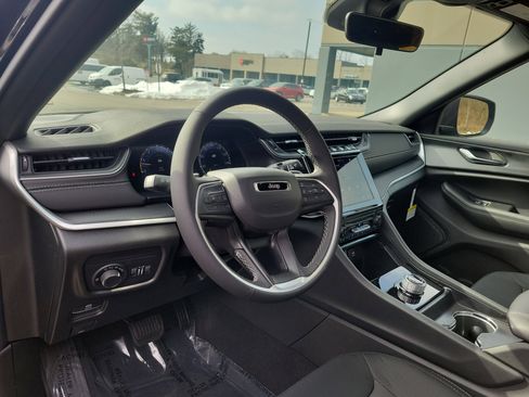 New 2025 Jeep Grand Cherokee L Laredo image 21