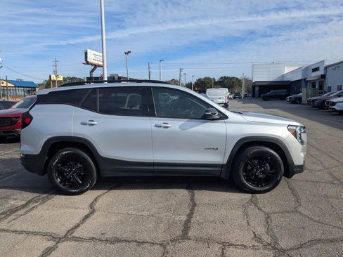 Used 2022 GMC Terrain AT4 image 3