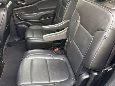 Used 2021 GMC Acadia SLT w/ Elevation Edition FWD image 4