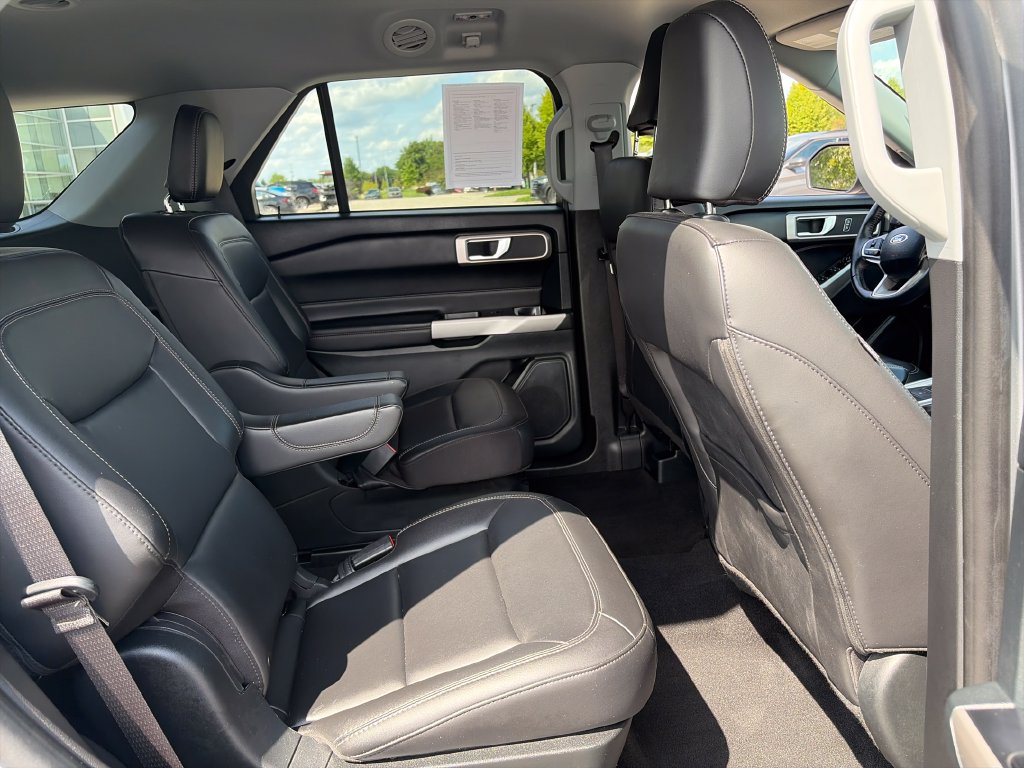 Used 2024 Ford Explorer XLT w/ Equipment Group 202A AWD/4WD image 30
