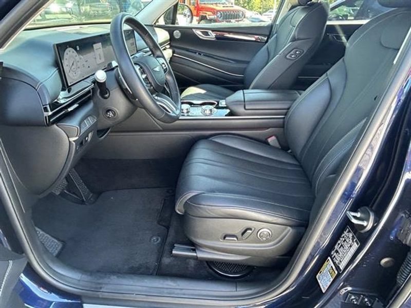 Used 2025 Genesis GV80 2.5T Standard AWD/4WD image 13