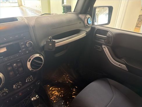 Used 2016 Jeep Wrangler Unlimited Sahara w/ Connectivity Group image 20