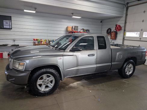 Used 2011 Dodge Dakota Big Horn image 2