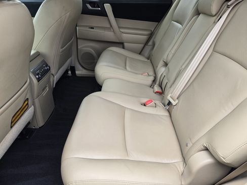 Used 2013 Toyota Highlander Plus image 11