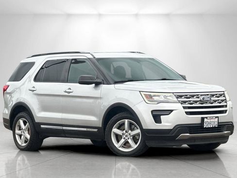 Used 2018 Ford Explorer XLT FWD image 1