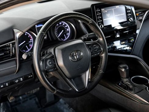 Used 2021 Toyota Camry SE image 12
