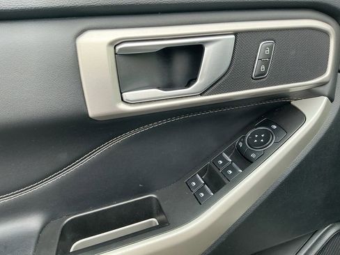 Used 2023 Ford Explorer XLT image 16