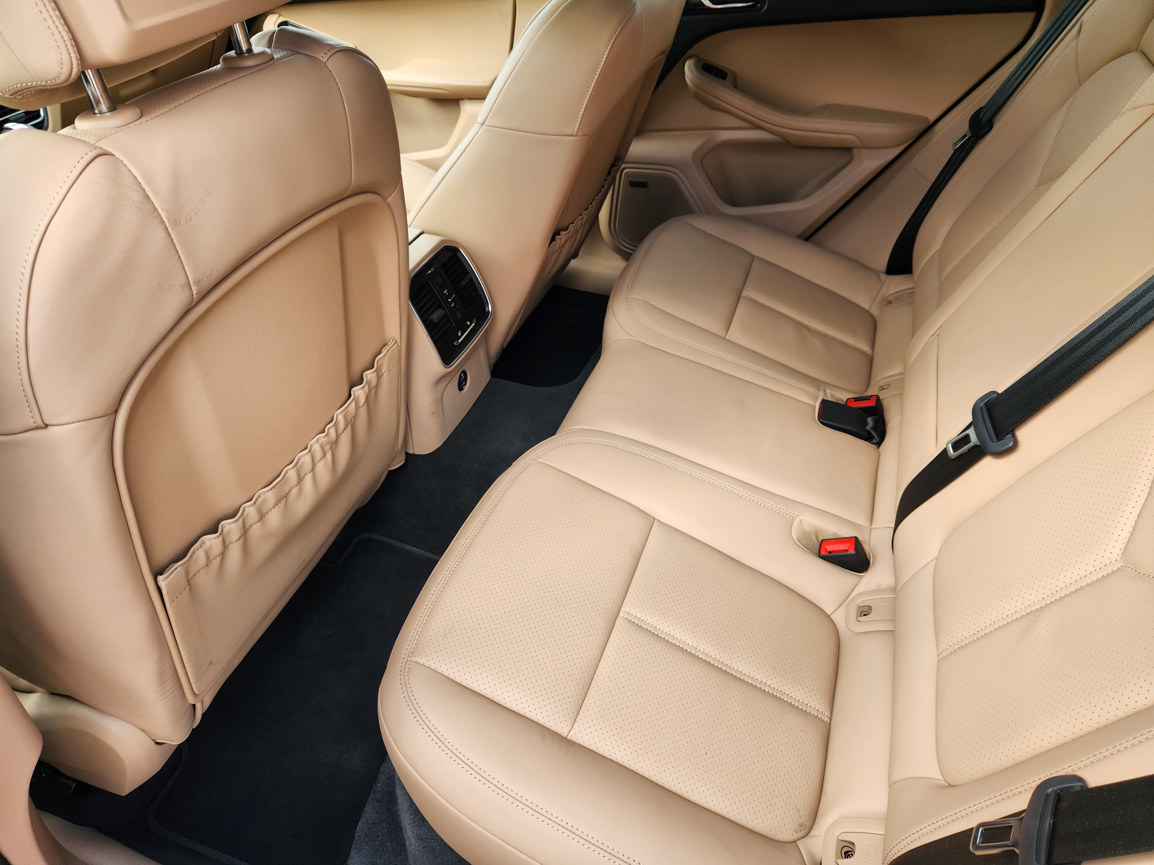 Certified 2026 Porsche Macan AWD/4WD image 32