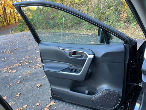 Used 2025 Toyota RAV4 LE image 18