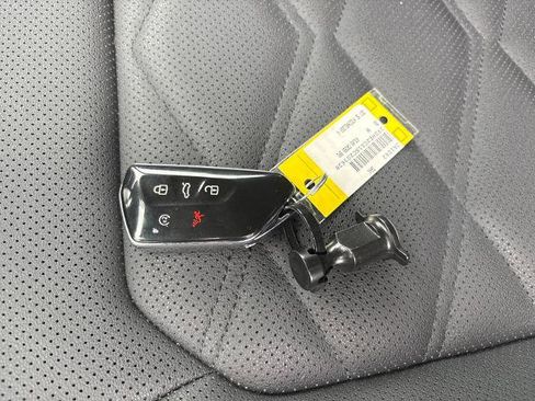 Used 2025 Volkswagen Atlas Cross Sport SE image 29