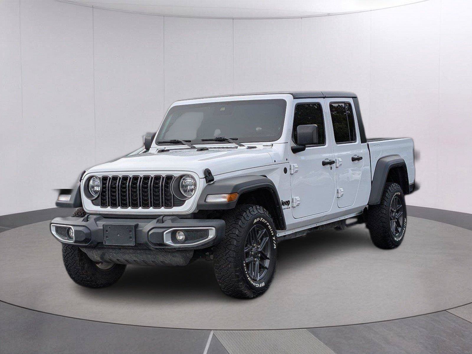 Used 2025 Jeep Gladiator Sport AWD/4WD image 1