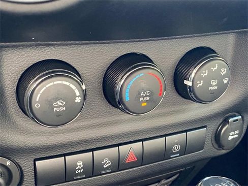 Used 2013 Jeep Wrangler Unlimited Sahara image 24