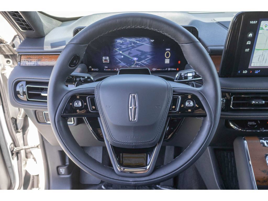 Used 2025 Lincoln Aviator Black Label w/ Jet Appearance Package AWD/4WD image 24
