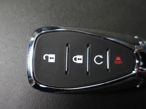 Used 2025 Chevrolet Trax LT FWD image 16
