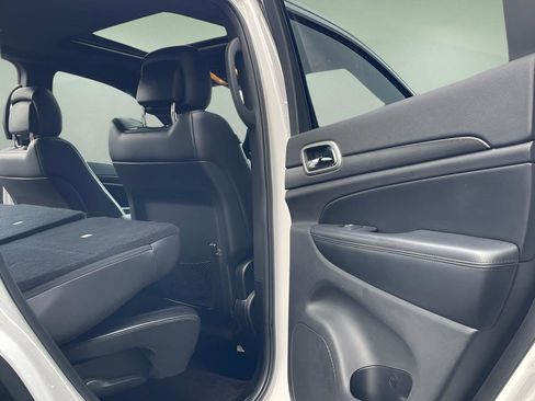 Used 2018 Jeep Grand Cherokee Altitude image 37