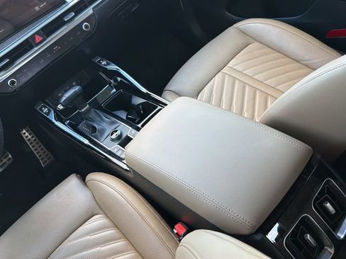 Certified 2025 Kia Sorento SX Prestige w/ Olive Brown Leather Package AWD/4WD image 27