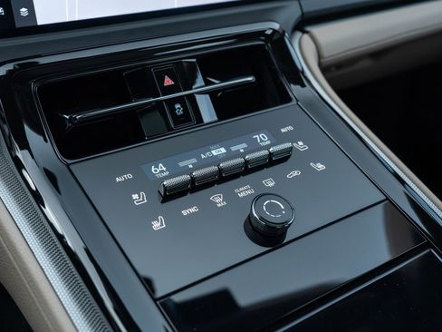 Certified 2025 Porsche Panamera 4 image 30