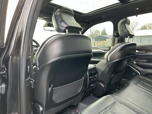 Used 2022 Jeep Grand Cherokee Overland w/ Adv Protech Group III image 19