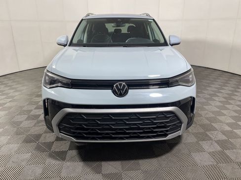 New 2026 Volkswagen Taos SE image 3