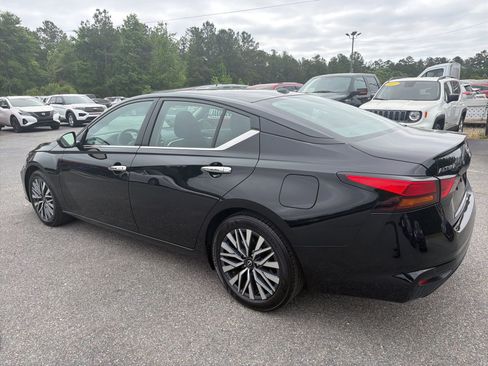 Used 2025 Nissan Altima 2.5 SV FWD image 6