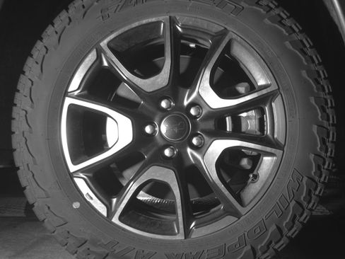 Used 2025 Jeep Compass Trailhawk AWD/4WD image 13