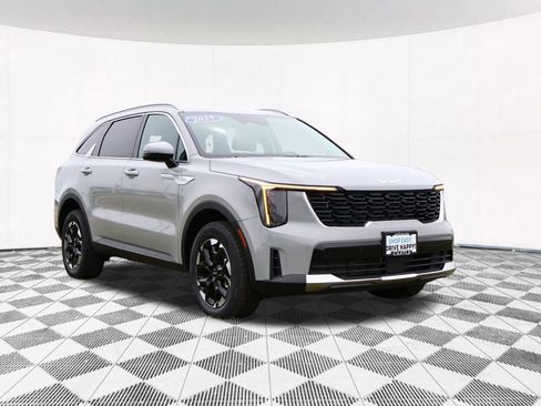 Used 2025 Kia Sorento S image 15