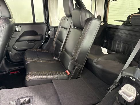 Used 2021 Jeep Wrangler Unlimited Sahara AWD/4WD image 28