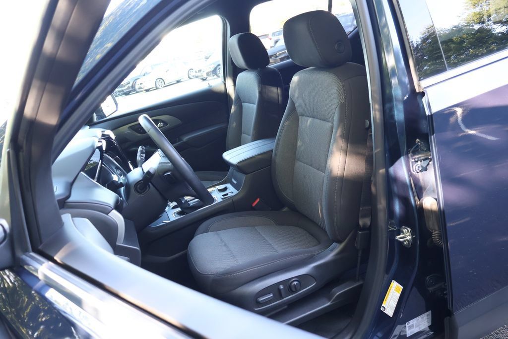 Certified 2023 Chevrolet Traverse LT FWD image 34