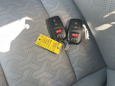 Used 2024 Toyota Tundra Limited image 35