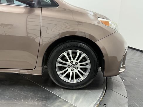 Used 2020 Toyota Sienna XLE FWD image 9