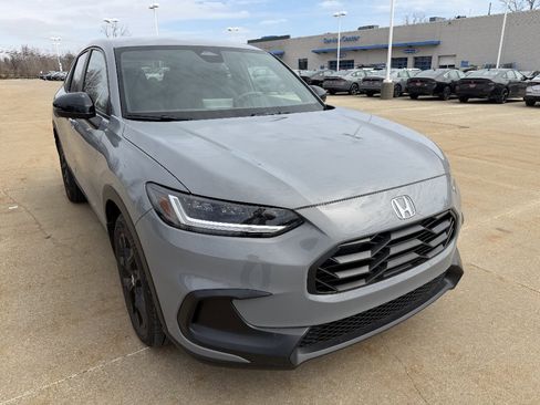 Used 2025 Honda HR-V Sport image 2